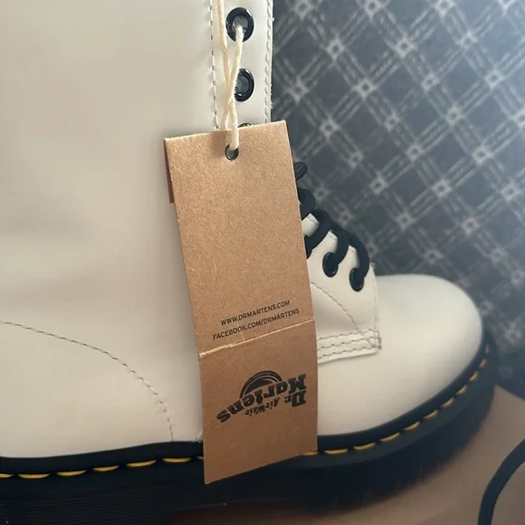 NWT DR. MARTENS 1460 BEX SMOOTH LEATHER LACE UP BOOTS - Picture 12 of 12